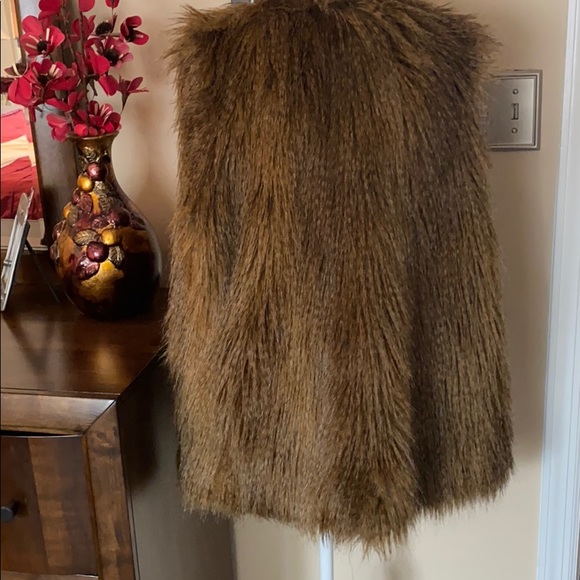 Wendy Williams faux fur vest - Picture 3 of 5